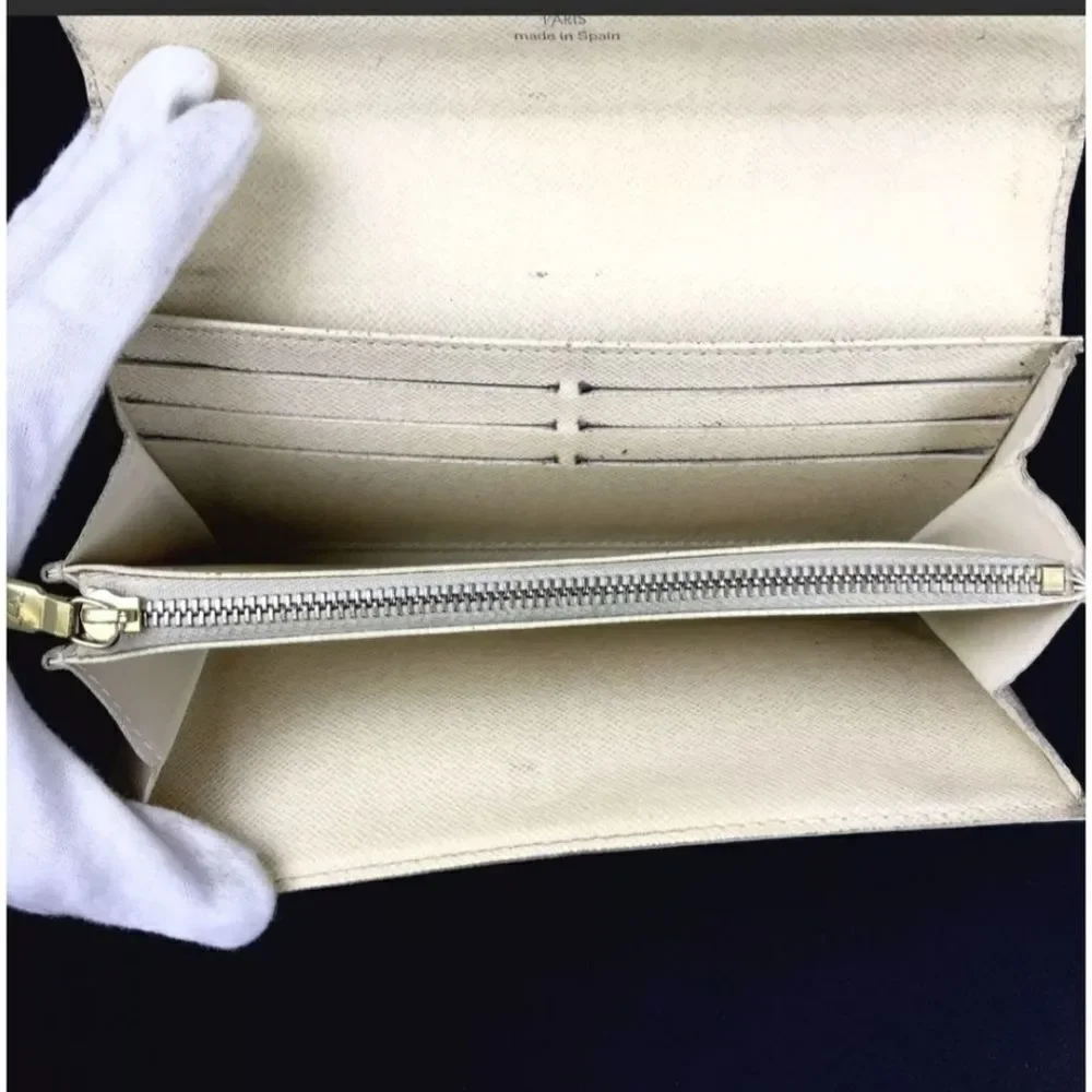 Authentic Louis Vuitton White Damier Wallet CAJ009.